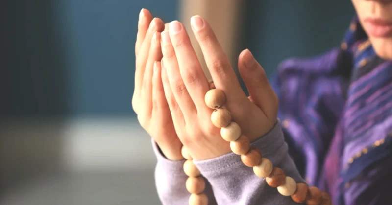 Tevessül Duası Nasıl Okunur? Arapça Yazılışı ve Türkçe Anlamıyla Öğrenin!